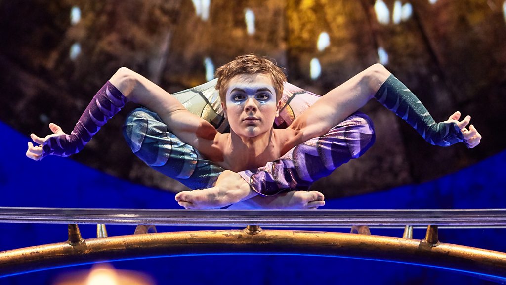 Aleksei Goloborodko on Stage Cirque du Soleil